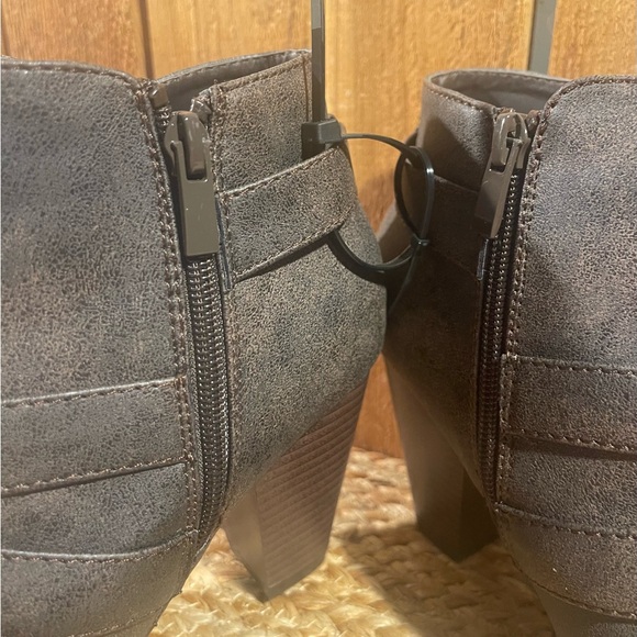 NWOB Forever Short Zip Up Brown/Black Boots Sz 8 - Picture 5 of 9